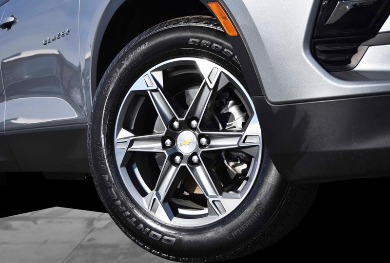 Chevrolet Blazer Vehicle Image 03