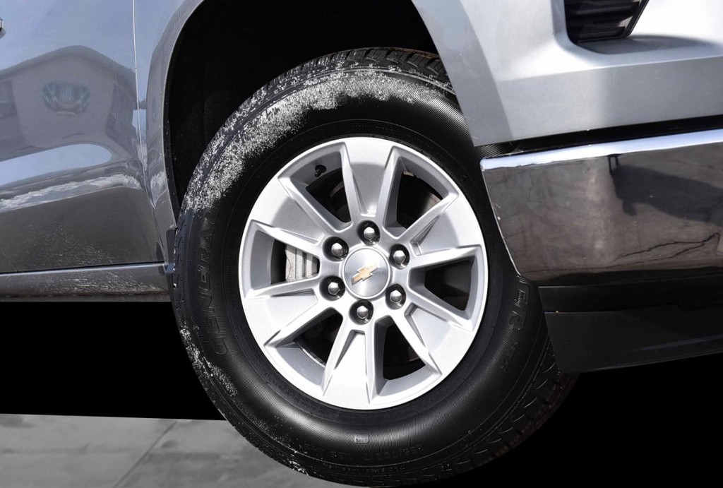 Chevrolet Silverado 1500 Vehicle Full-screen Gallery Image 3