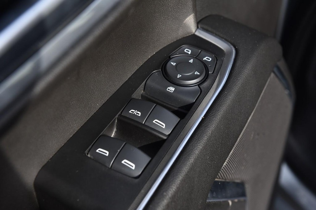 Chevrolet Silverado 1500 Vehicle Full-screen Gallery Image 9