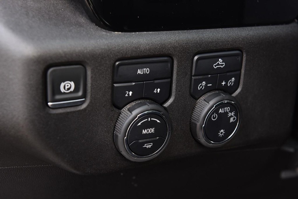 Chevrolet Silverado 1500 Vehicle Full-screen Gallery Image 10