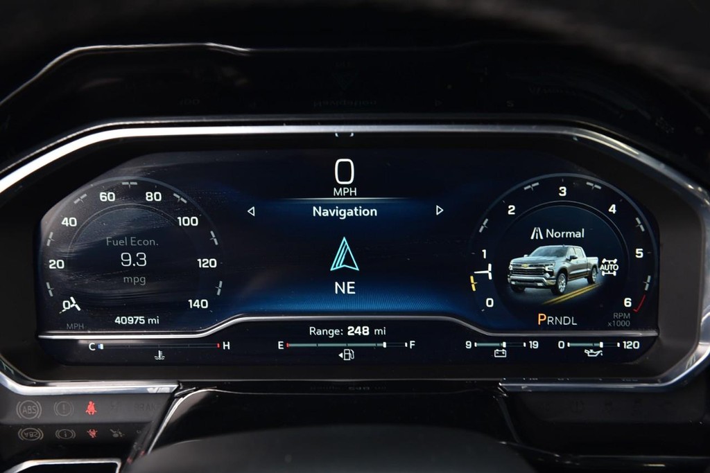 Chevrolet Silverado 1500 Vehicle Full-screen Gallery Image 11