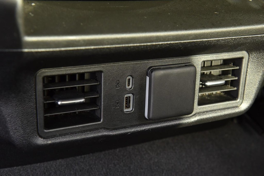 Chevrolet Silverado 1500 Vehicle Full-screen Gallery Image 21