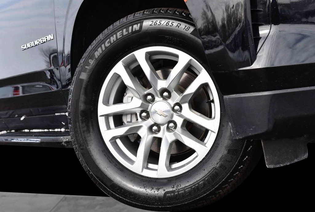 Chevrolet Suburban Vehicle Full-screen Gallery Image 3