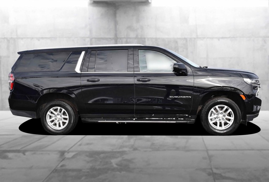 Chevrolet Suburban Vehicle Full-screen Gallery Image 5