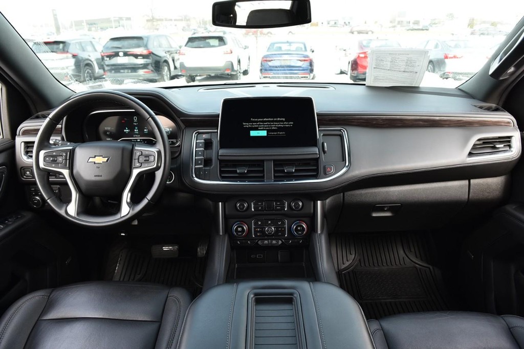 Chevrolet Suburban Vehicle Full-screen Gallery Image 7