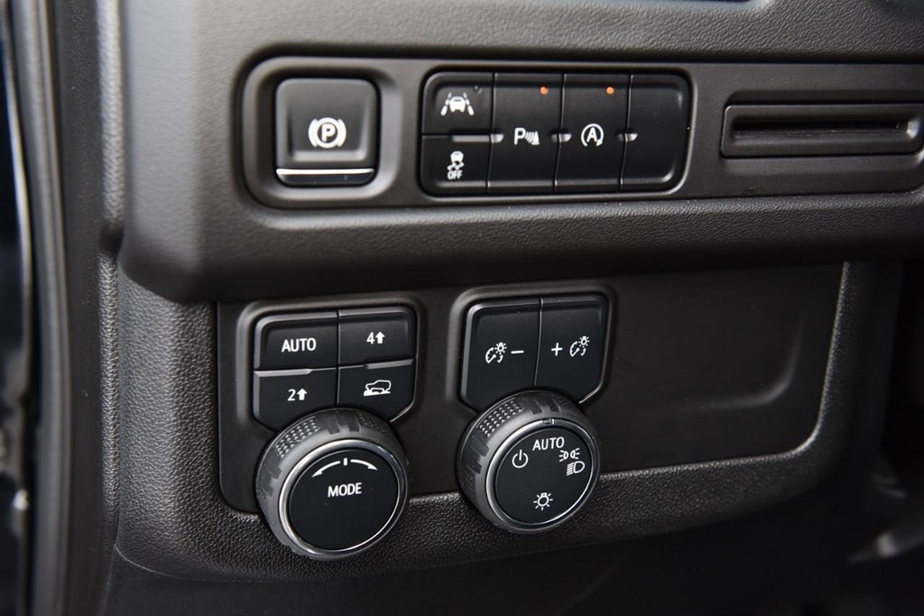 Chevrolet Suburban Vehicle Full-screen Gallery Image 10