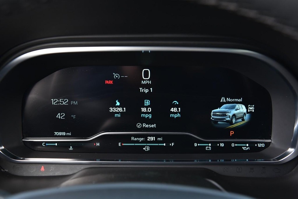 Chevrolet Suburban Vehicle Full-screen Gallery Image 11