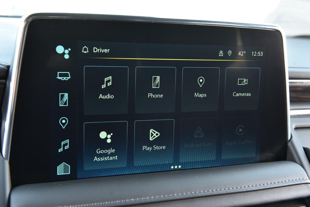 Chevrolet Suburban Vehicle Full-screen Gallery Image 13