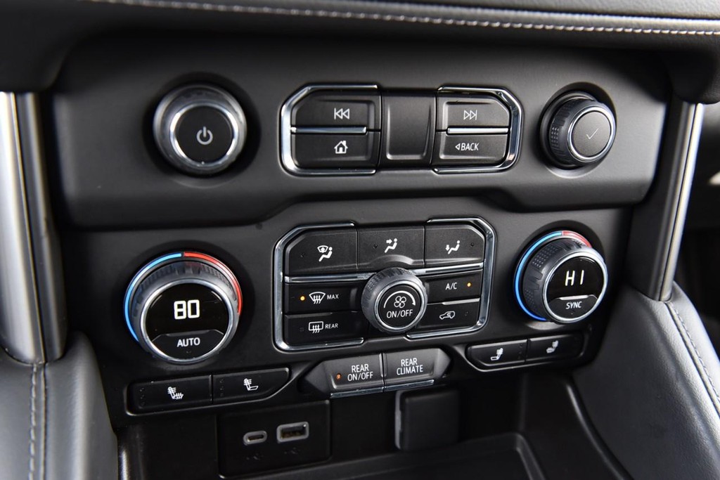 Chevrolet Suburban Vehicle Full-screen Gallery Image 14