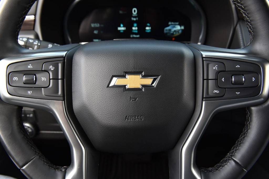 Chevrolet Suburban Vehicle Full-screen Gallery Image 18