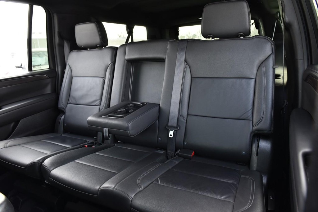 Chevrolet Suburban Vehicle Full-screen Gallery Image 21