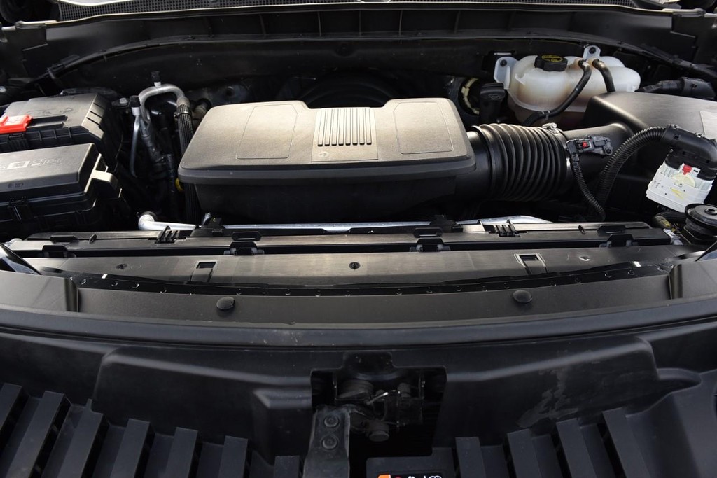 Chevrolet Suburban Vehicle Full-screen Gallery Image 26