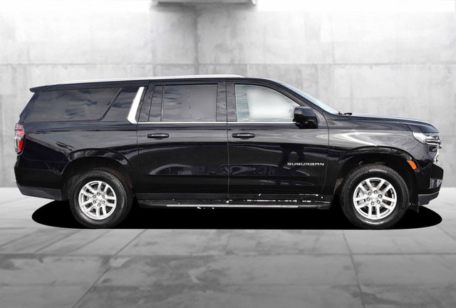 Chevrolet Suburban Vehicle Image 05