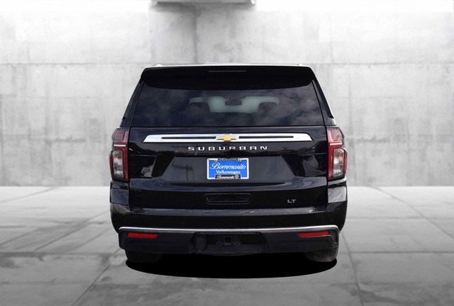 Chevrolet Suburban Vehicle Image 06