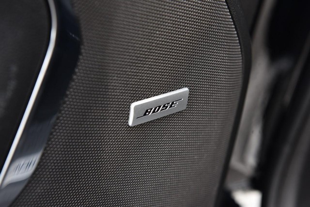 Chevrolet Suburban Vehicle Image 09