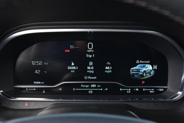 Chevrolet Suburban Vehicle Image 11