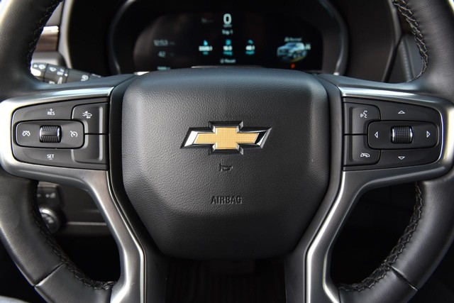 Chevrolet Suburban Vehicle Image 18