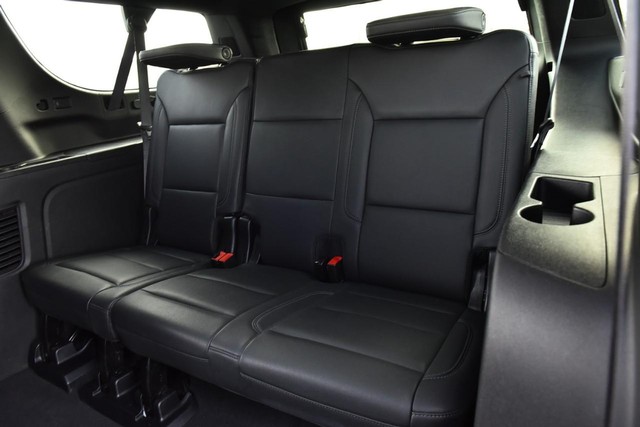 Chevrolet Suburban Vehicle Image 23