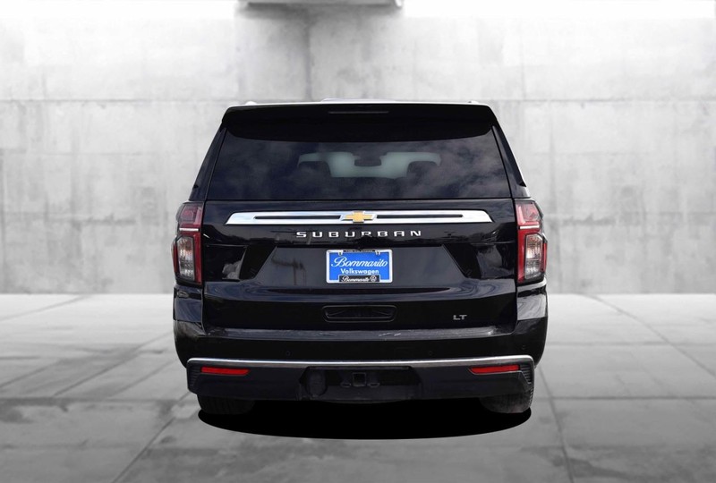 Chevrolet Suburban Vehicle Image 06