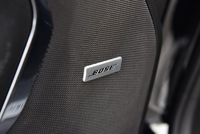 Chevrolet Suburban Vehicle Image 09