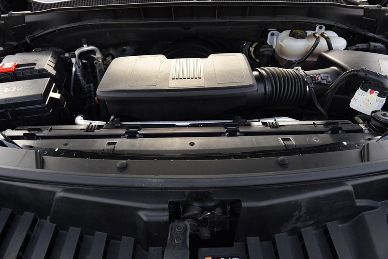 Chevrolet Suburban Vehicle Image 26