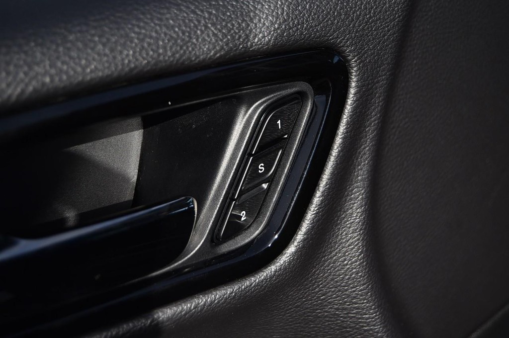 Dodge Durango Vehicle Full-screen Gallery Image 9