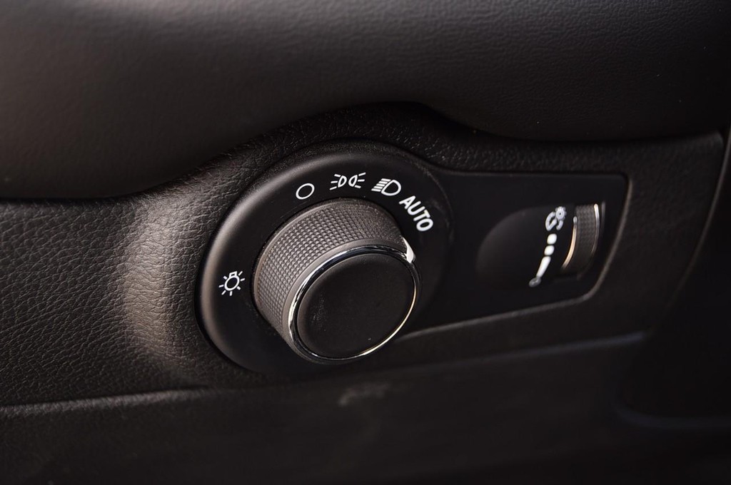 Dodge Durango Vehicle Full-screen Gallery Image 12