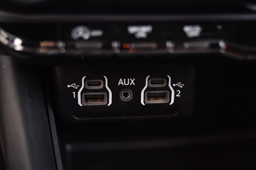 Dodge Durango Vehicle Full-screen Gallery Image 17