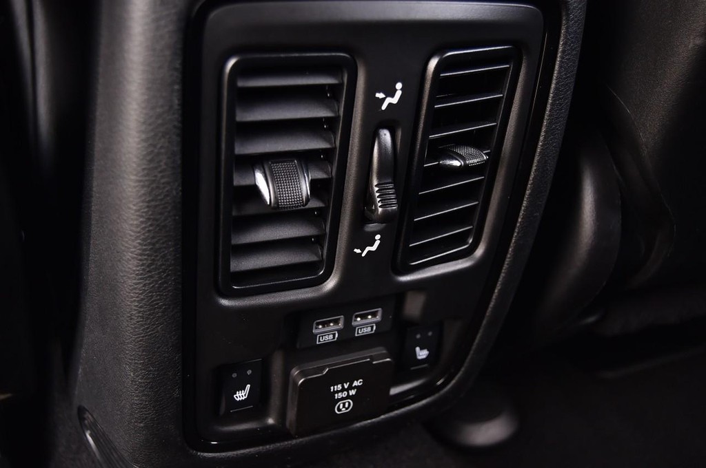 Dodge Durango Vehicle Full-screen Gallery Image 24