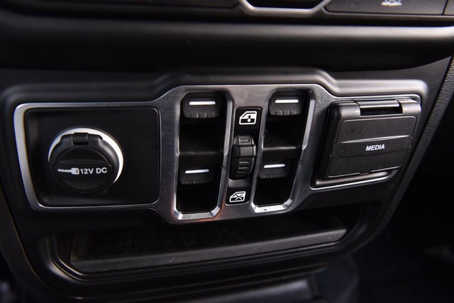 Jeep Wrangler Vehicle Image 14