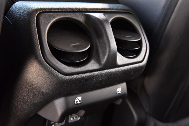 Jeep Wrangler Vehicle Image 23