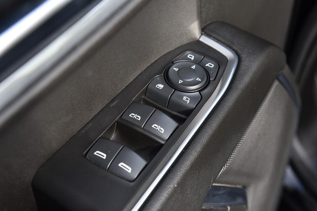 GMC Sierra 1500 Vehicle Full-screen Gallery Image 9