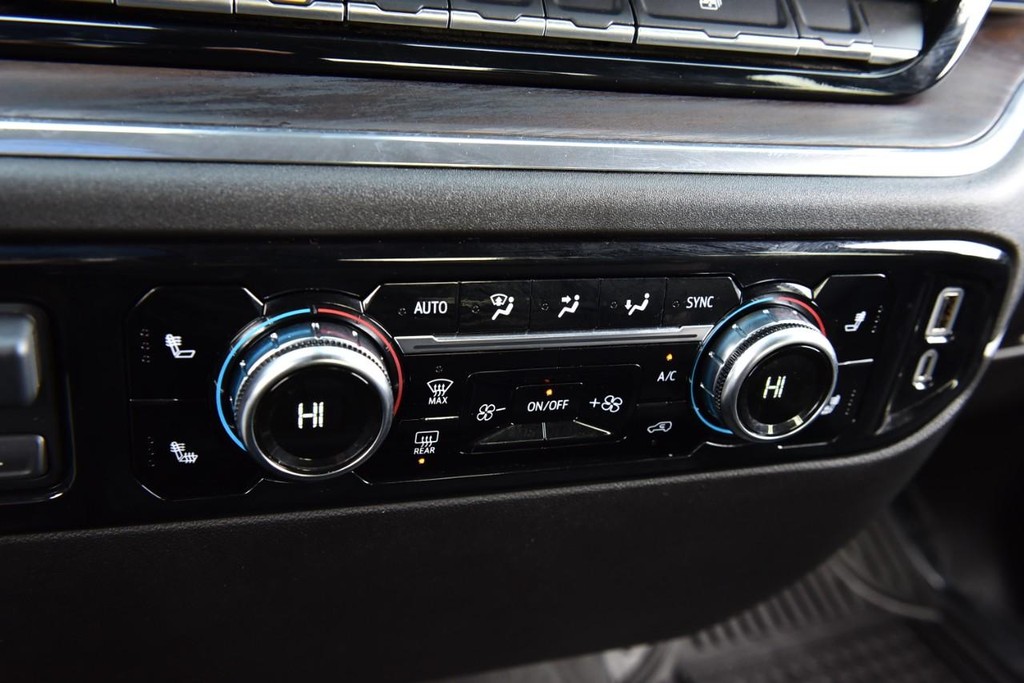 GMC Sierra 1500 Vehicle Full-screen Gallery Image 15