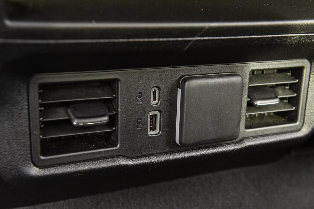 GMC Sierra 1500 Vehicle Full-screen Gallery Image 22