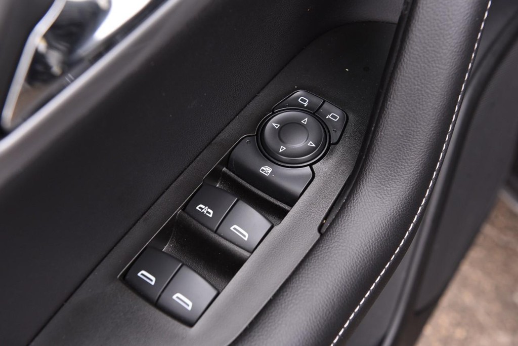 Chevrolet Blazer Vehicle Full-screen Gallery Image 8