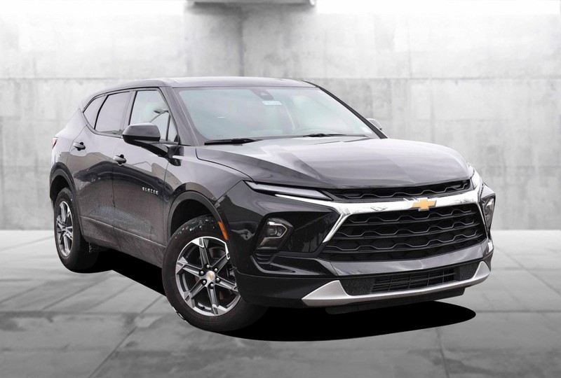 Chevrolet Blazer Vehicle Image 02