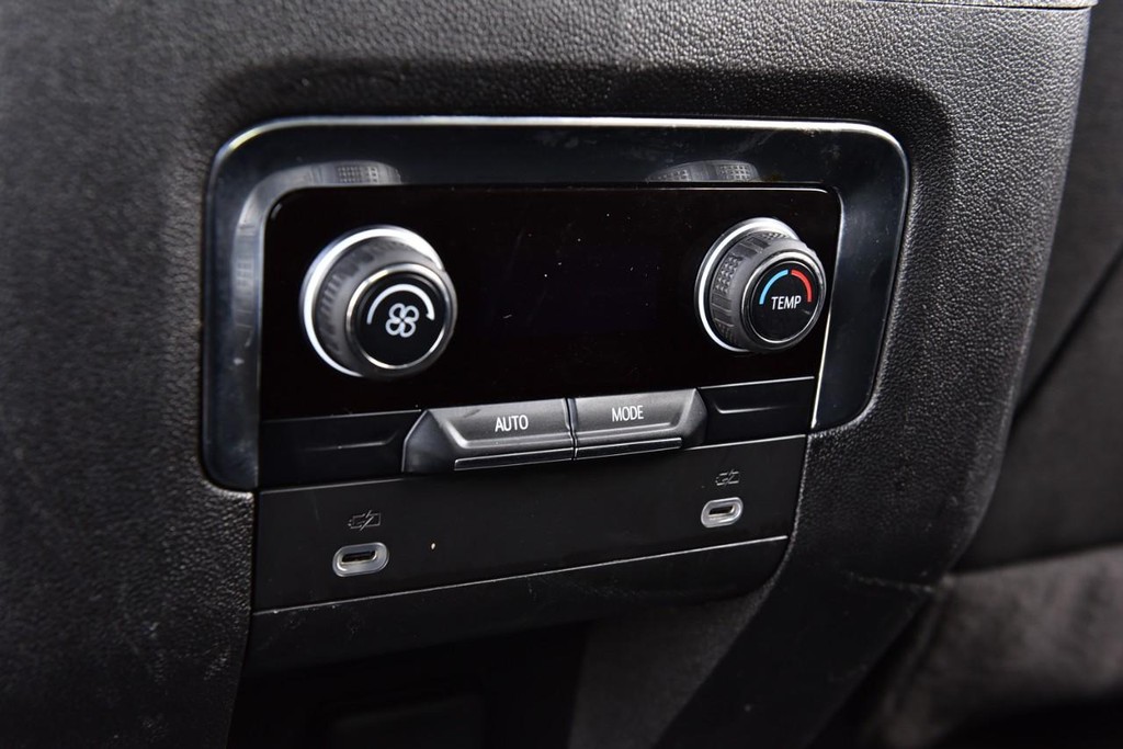 Chevrolet Tahoe Vehicle Full-screen Gallery Image 23