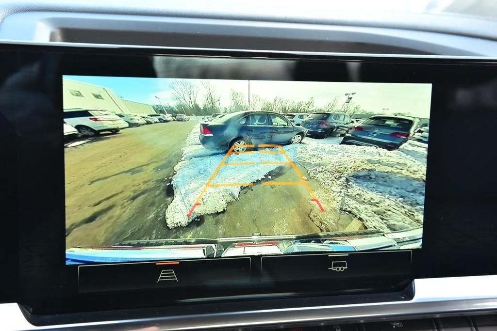 GMC Sierra 1500 Vehicle Full-screen Gallery Image 13