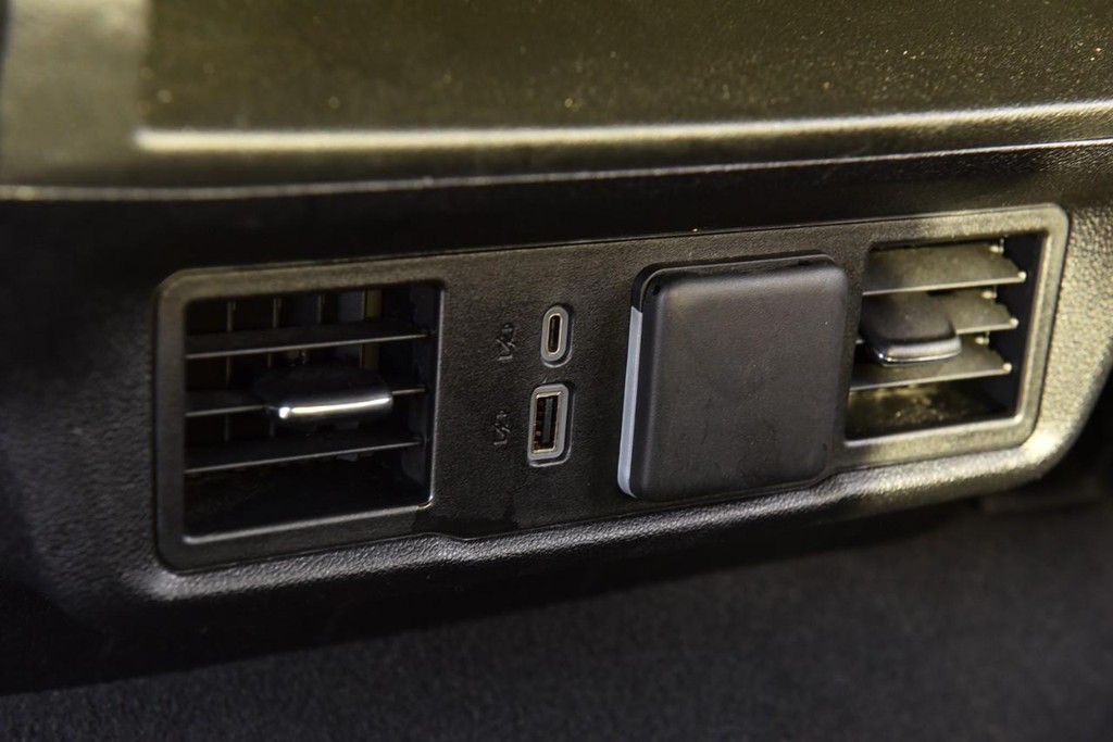 GMC Sierra 1500 Vehicle Full-screen Gallery Image 22