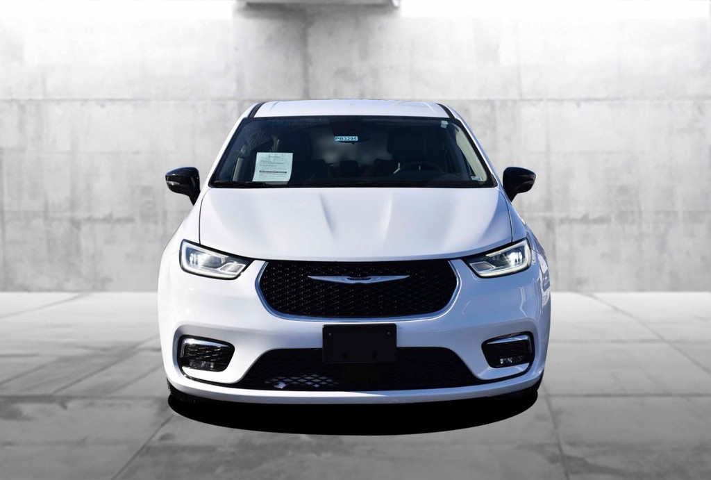 Chrysler Pacifica Vehicle Full-screen Gallery Image 4