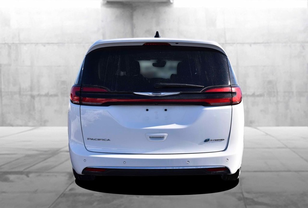 Chrysler Pacifica Vehicle Full-screen Gallery Image 6