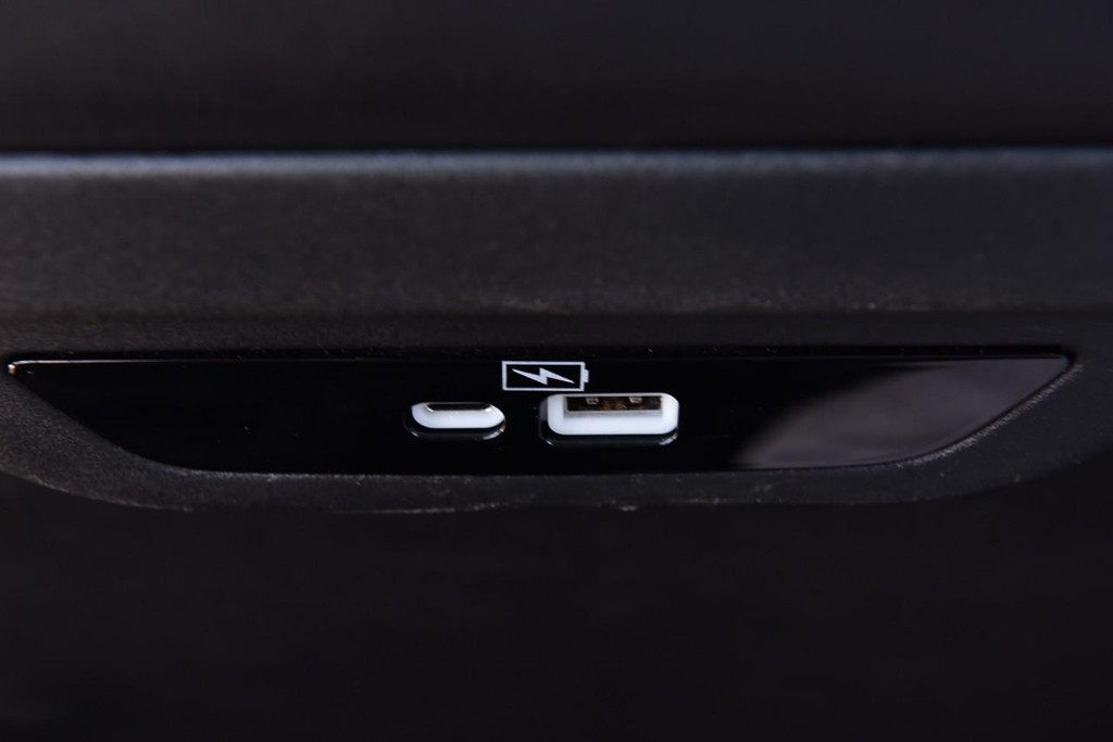 Chrysler Pacifica Vehicle Full-screen Gallery Image 24