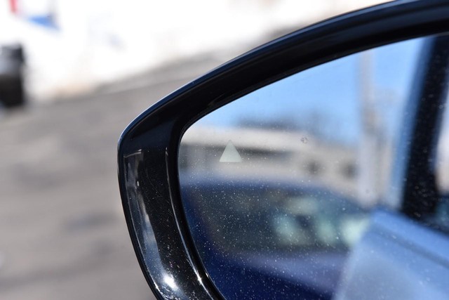 Chrysler Pacifica Vehicle Image 11