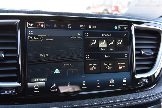 Chrysler Pacifica Vehicle Image 15