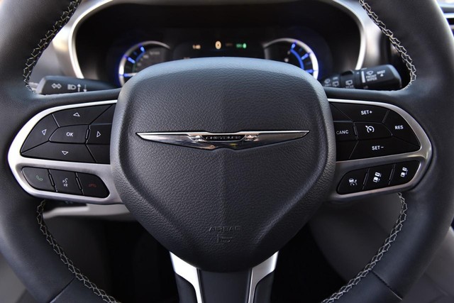 Chrysler Pacifica Vehicle Image 19