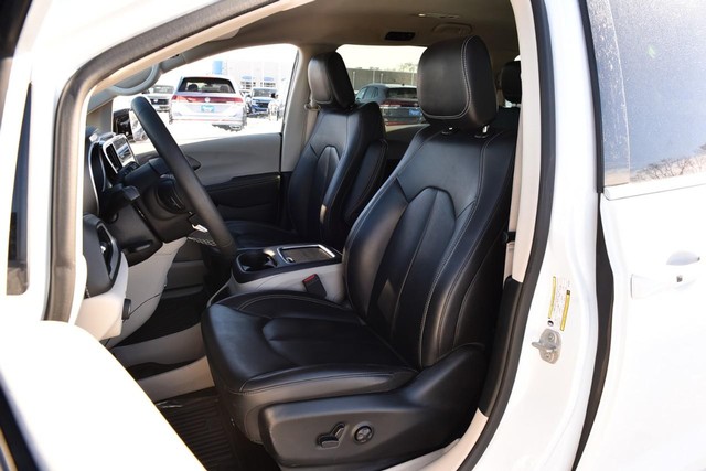 Chrysler Pacifica Vehicle Image 20