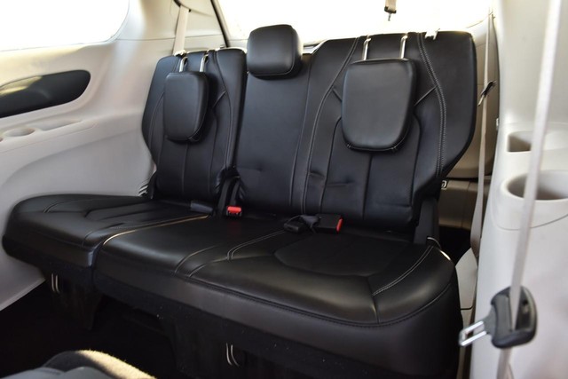 Chrysler Pacifica Vehicle Image 26