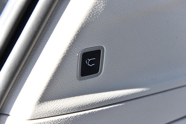 Chrysler Pacifica Vehicle Image 28