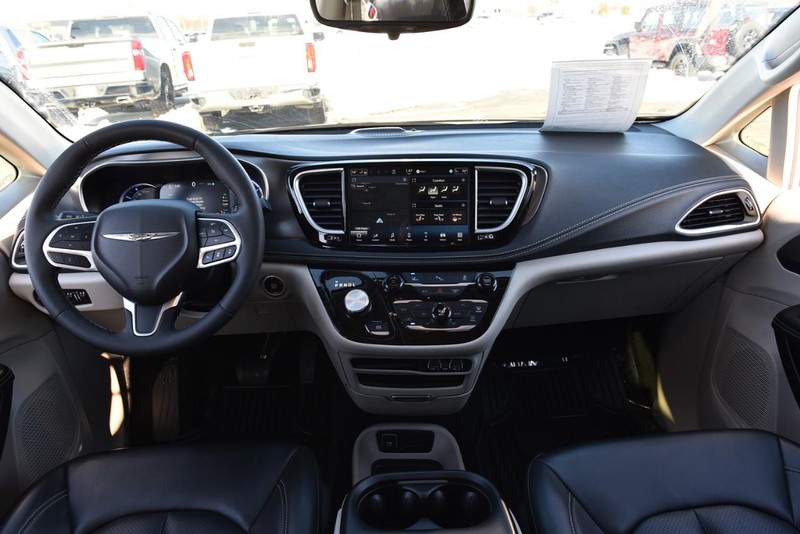 Chrysler Pacifica Vehicle Full-screen Gallery Image 7