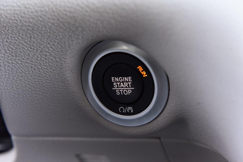 Chrysler Pacifica Vehicle Full-screen Gallery Image 18